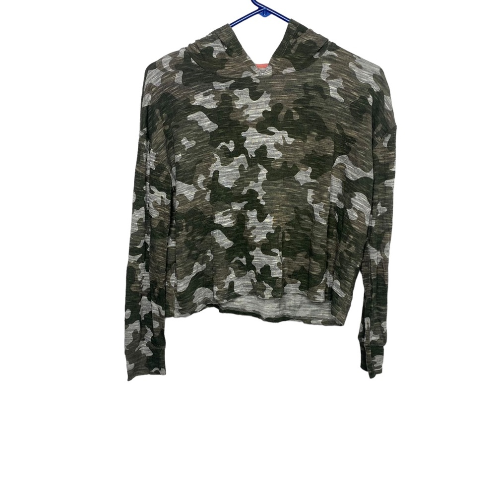 Epic Threads camouflage olive green cropped top
